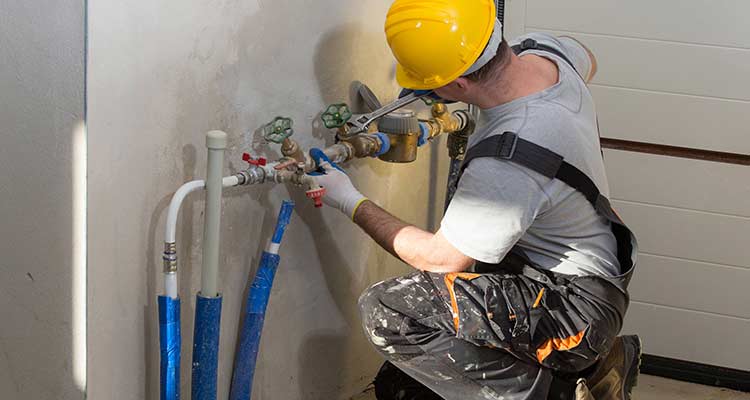 How to maintain water pipes